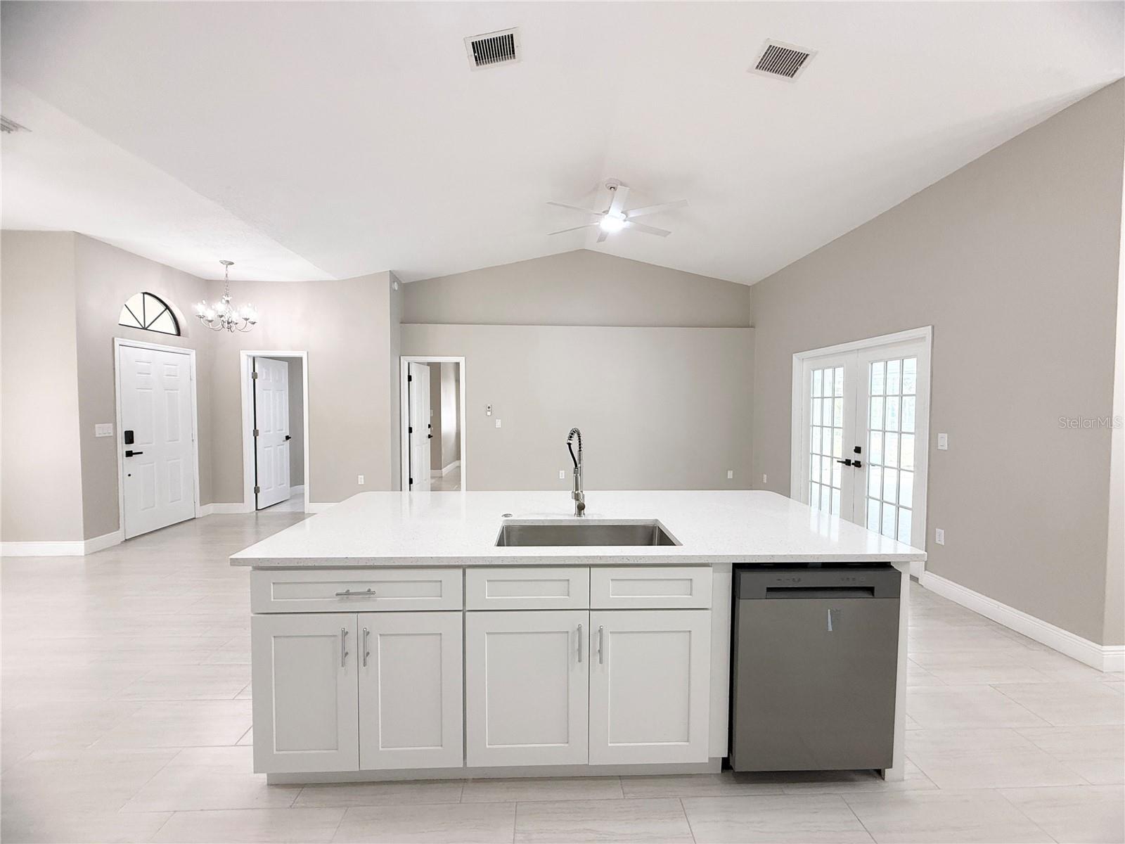 Listing photo id 9 for 4548 Yorkshire Lane