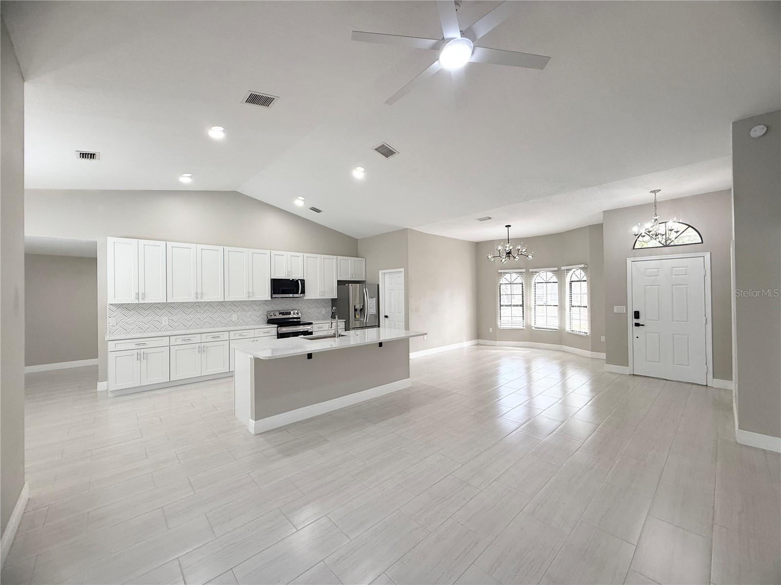 Listing photo id 10 for 4548 Yorkshire Lane