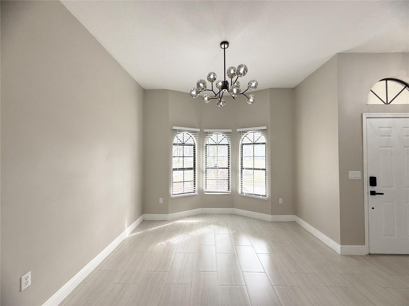 Listing photo id 13 for 4548 Yorkshire Lane