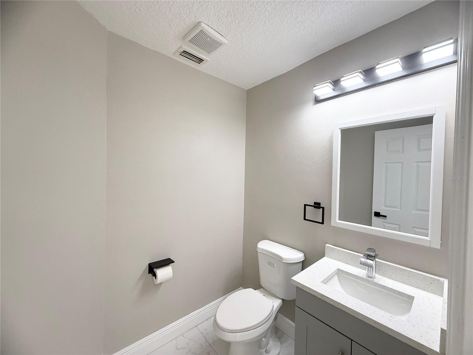 Listing photo id 14 for 4548 Yorkshire Lane