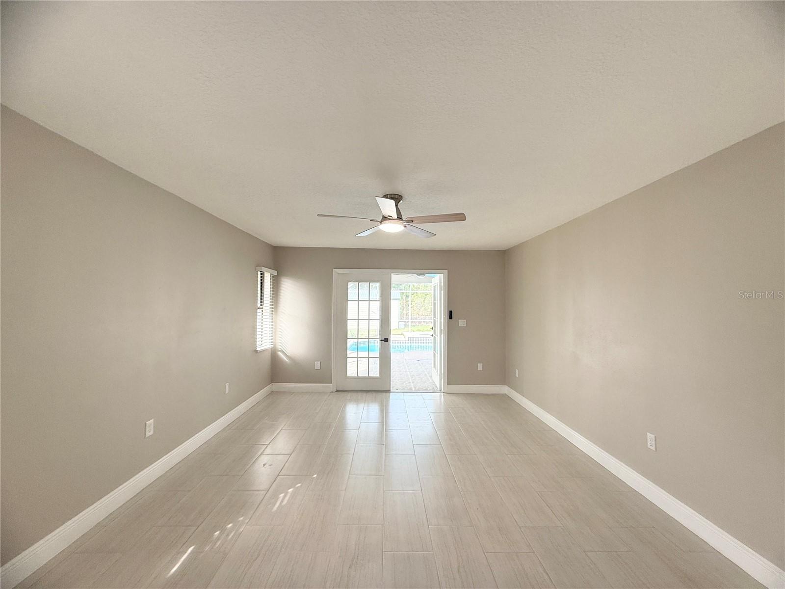 Listing photo id 16 for 4548 Yorkshire Lane