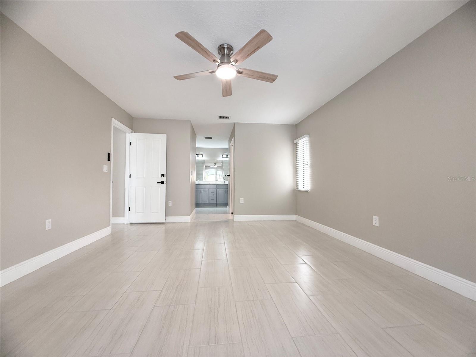 Listing photo id 17 for 4548 Yorkshire Lane