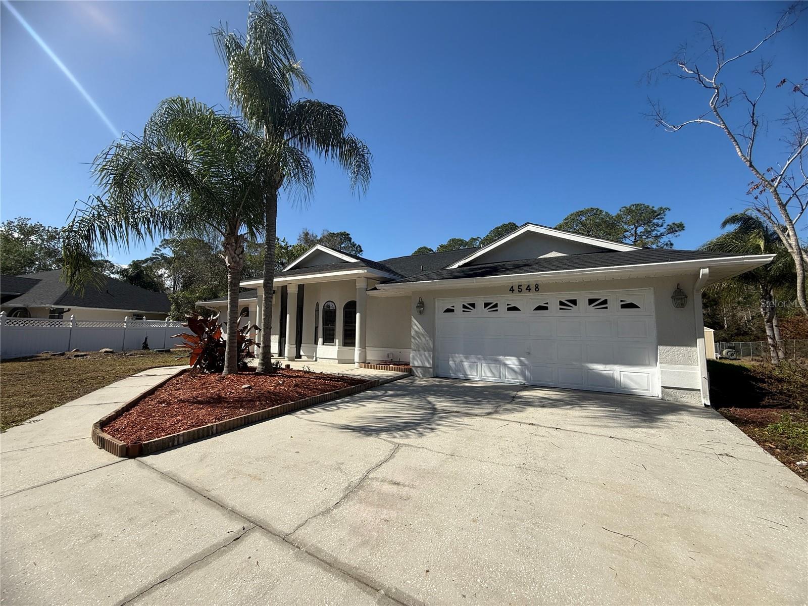 Listing photo id 0 for 4548 Yorkshire Lane