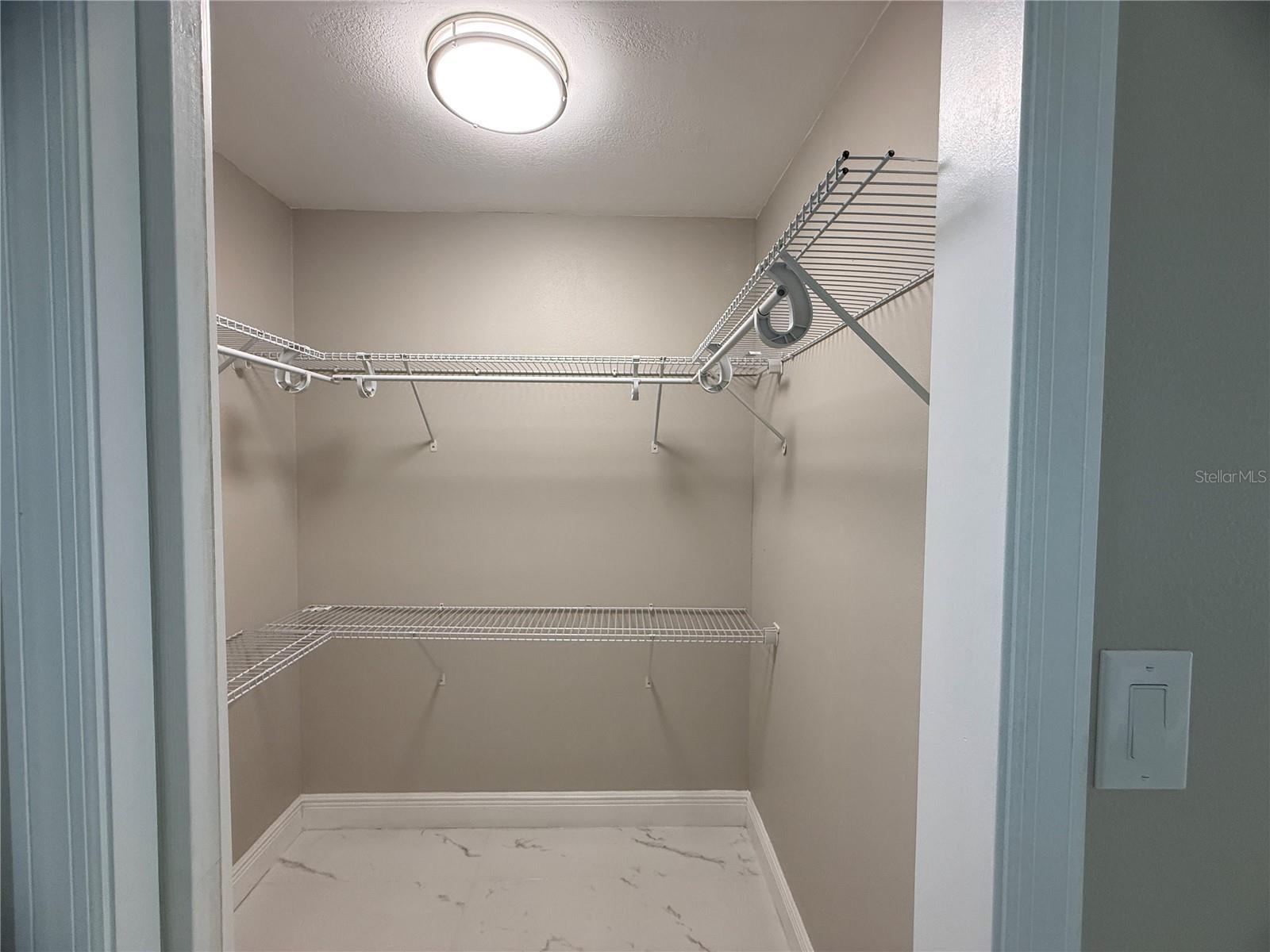 Listing photo id 19 for 4548 Yorkshire Lane