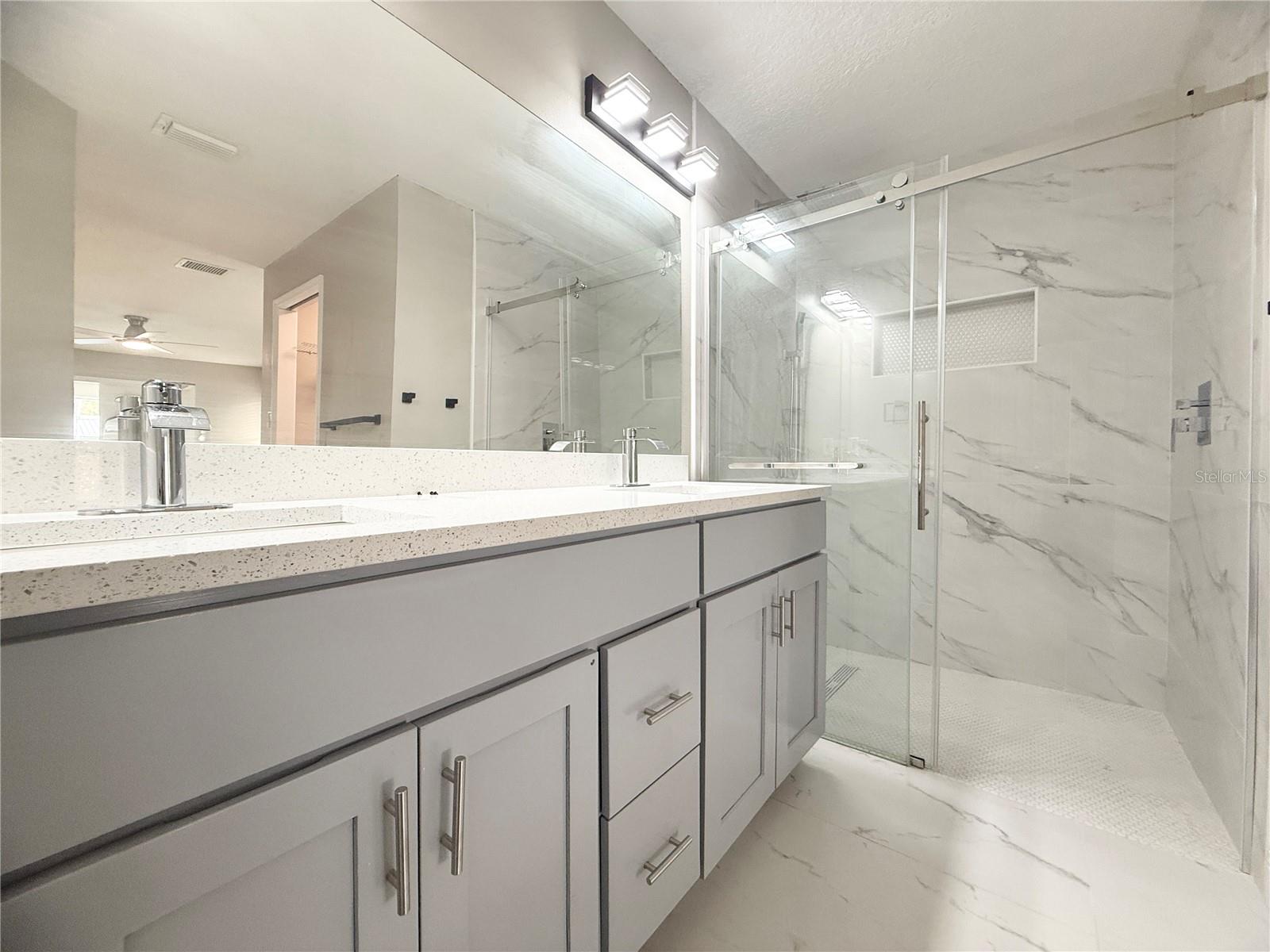 Listing photo id 21 for 4548 Yorkshire Lane