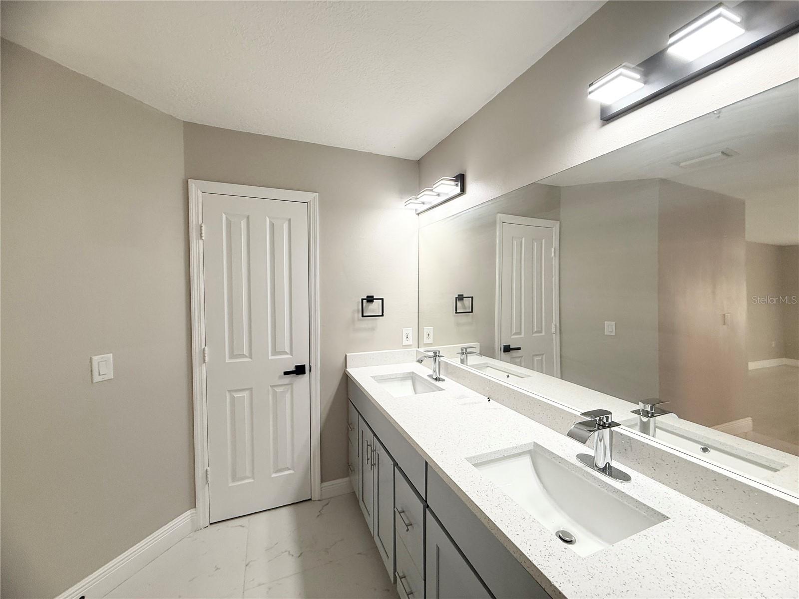 Listing photo id 22 for 4548 Yorkshire Lane