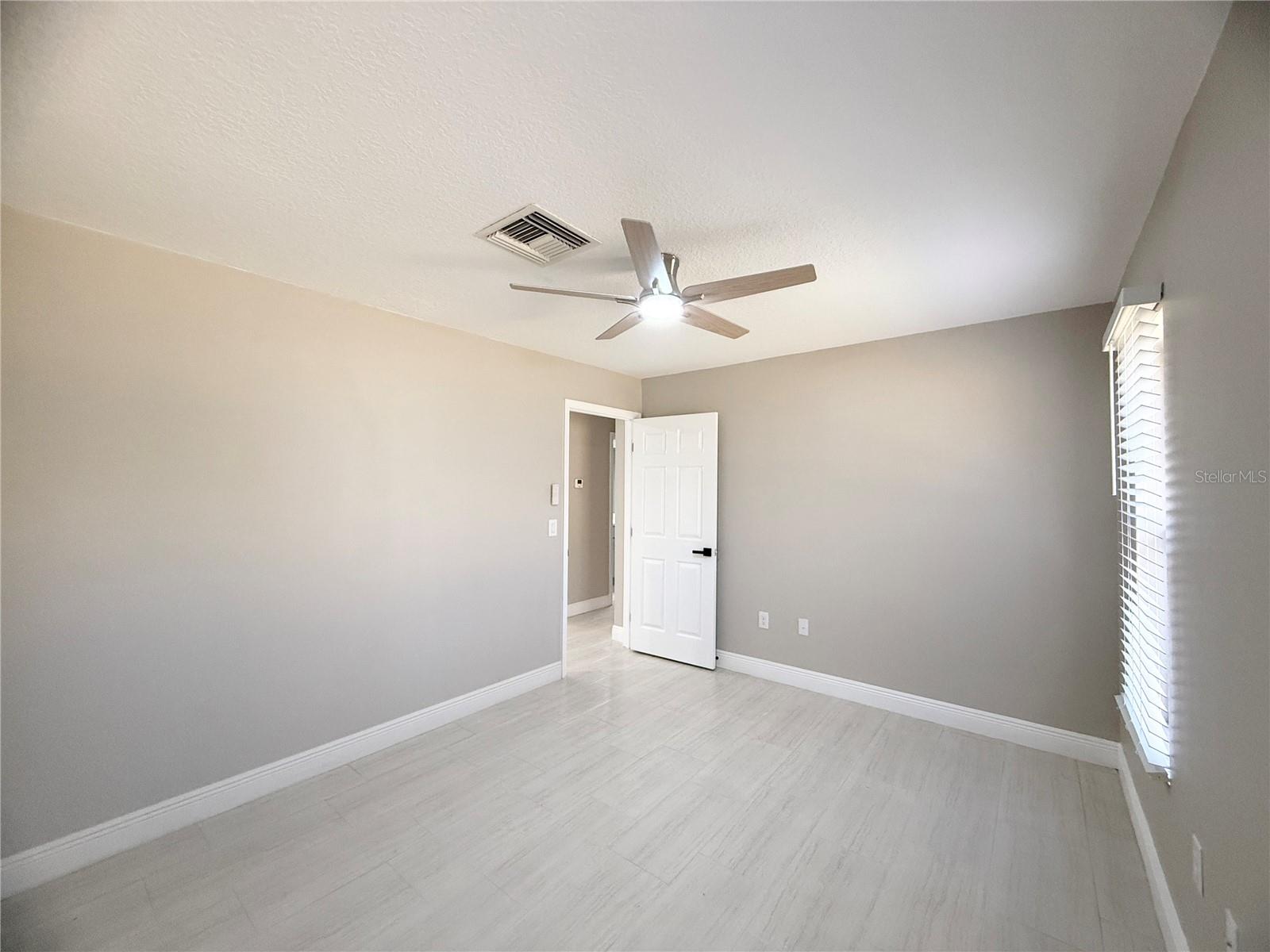 Listing photo id 28 for 4548 Yorkshire Lane