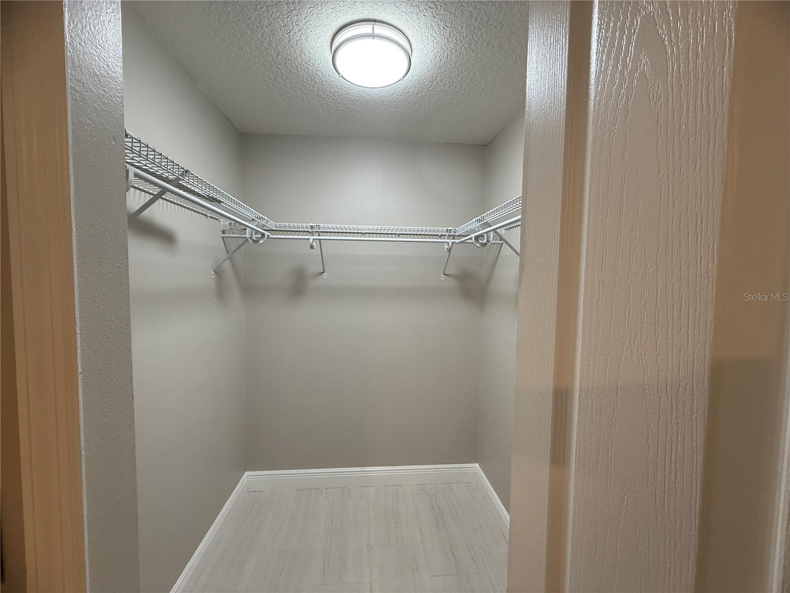 Listing photo id 31 for 4548 Yorkshire Lane