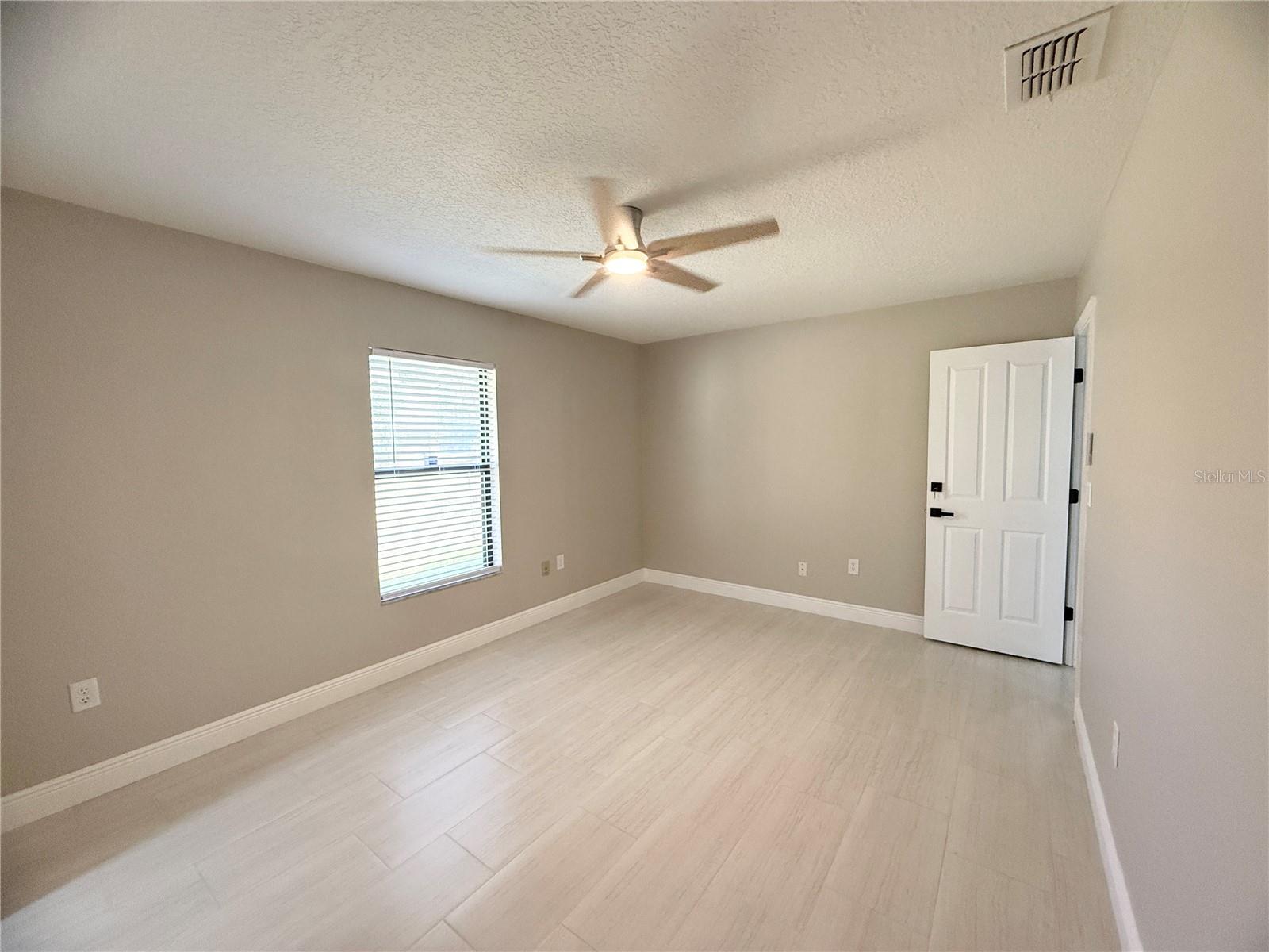 Listing photo id 32 for 4548 Yorkshire Lane