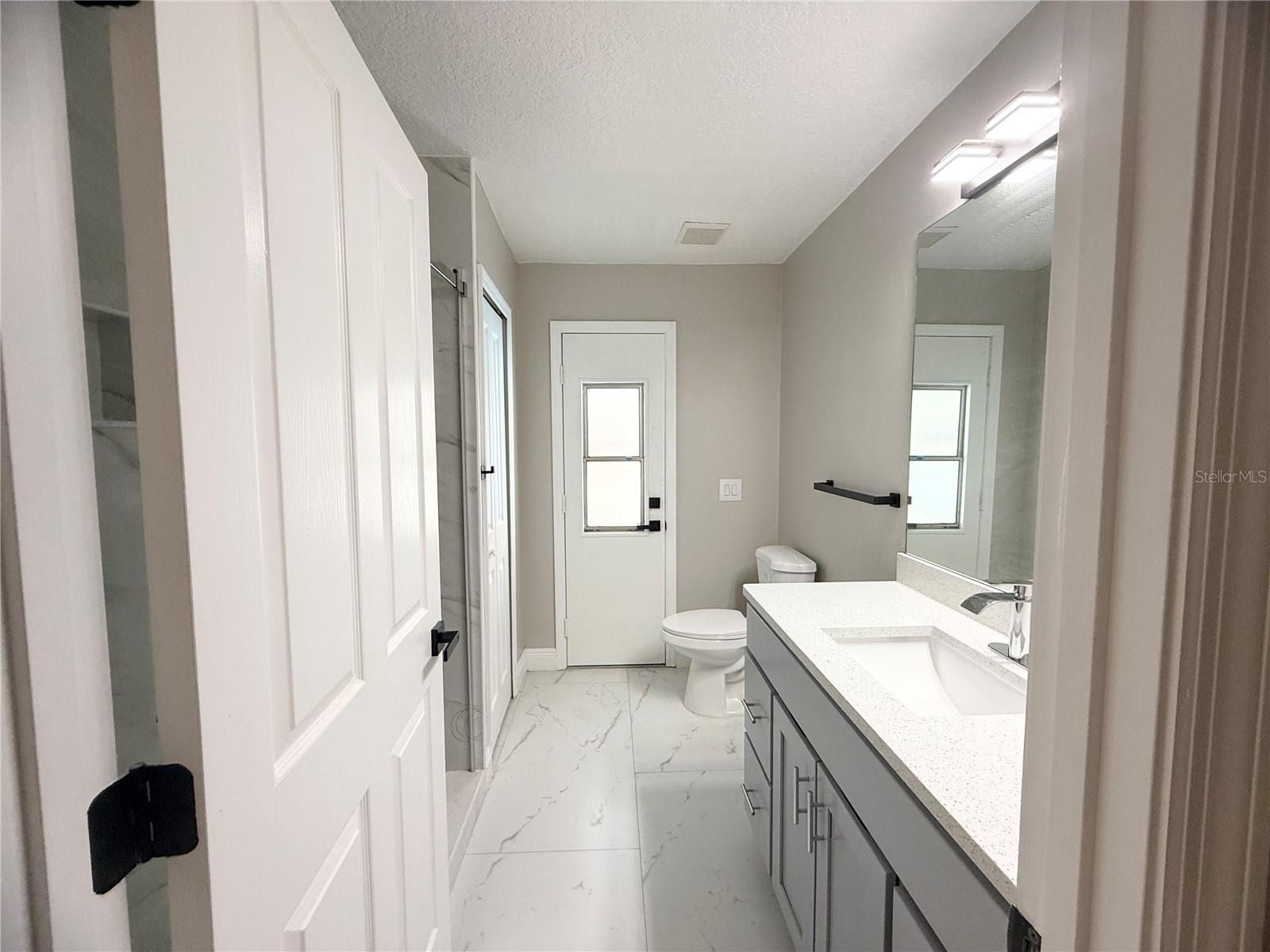 Listing photo id 33 for 4548 Yorkshire Lane