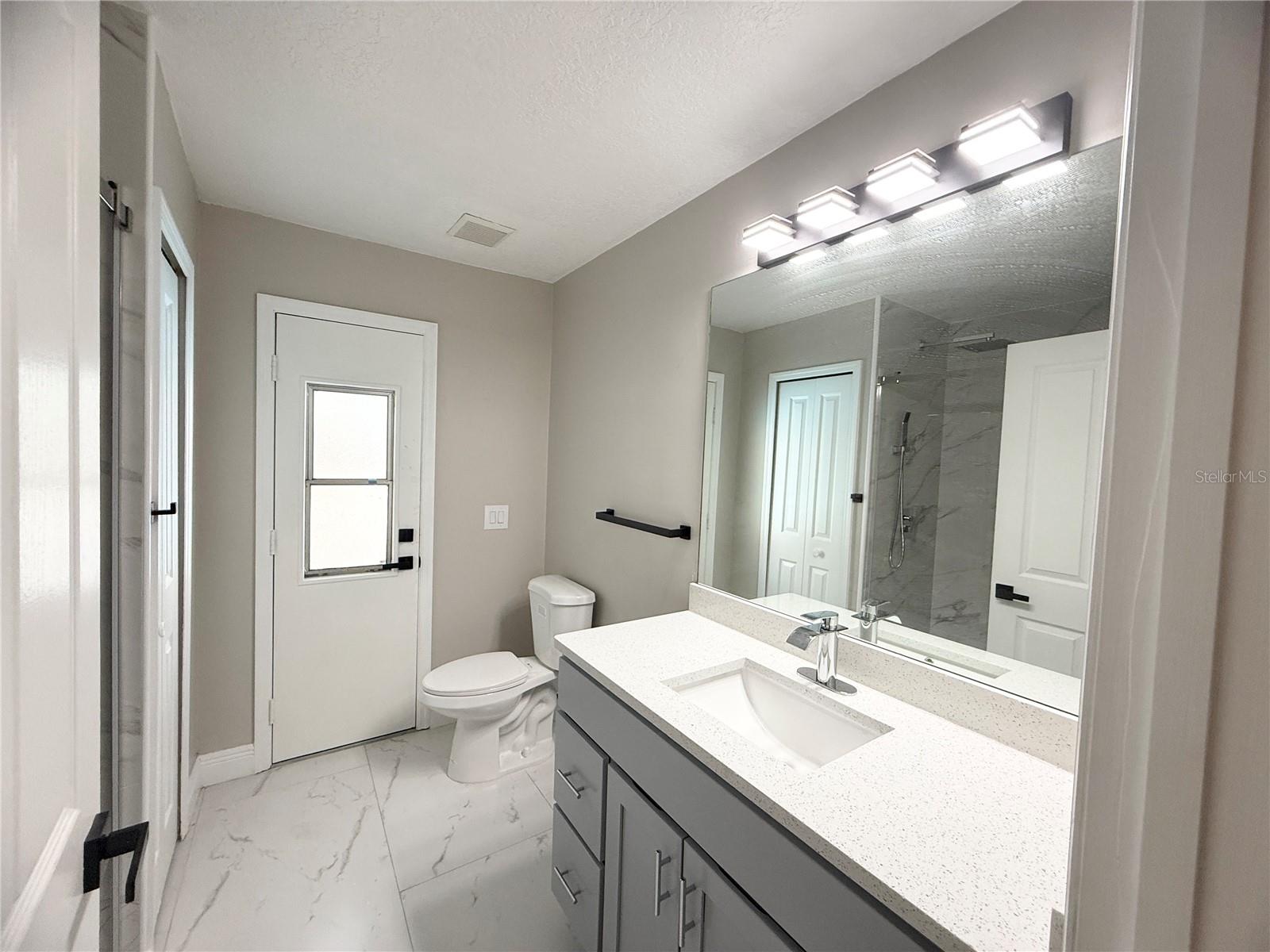 Listing photo id 34 for 4548 Yorkshire Lane