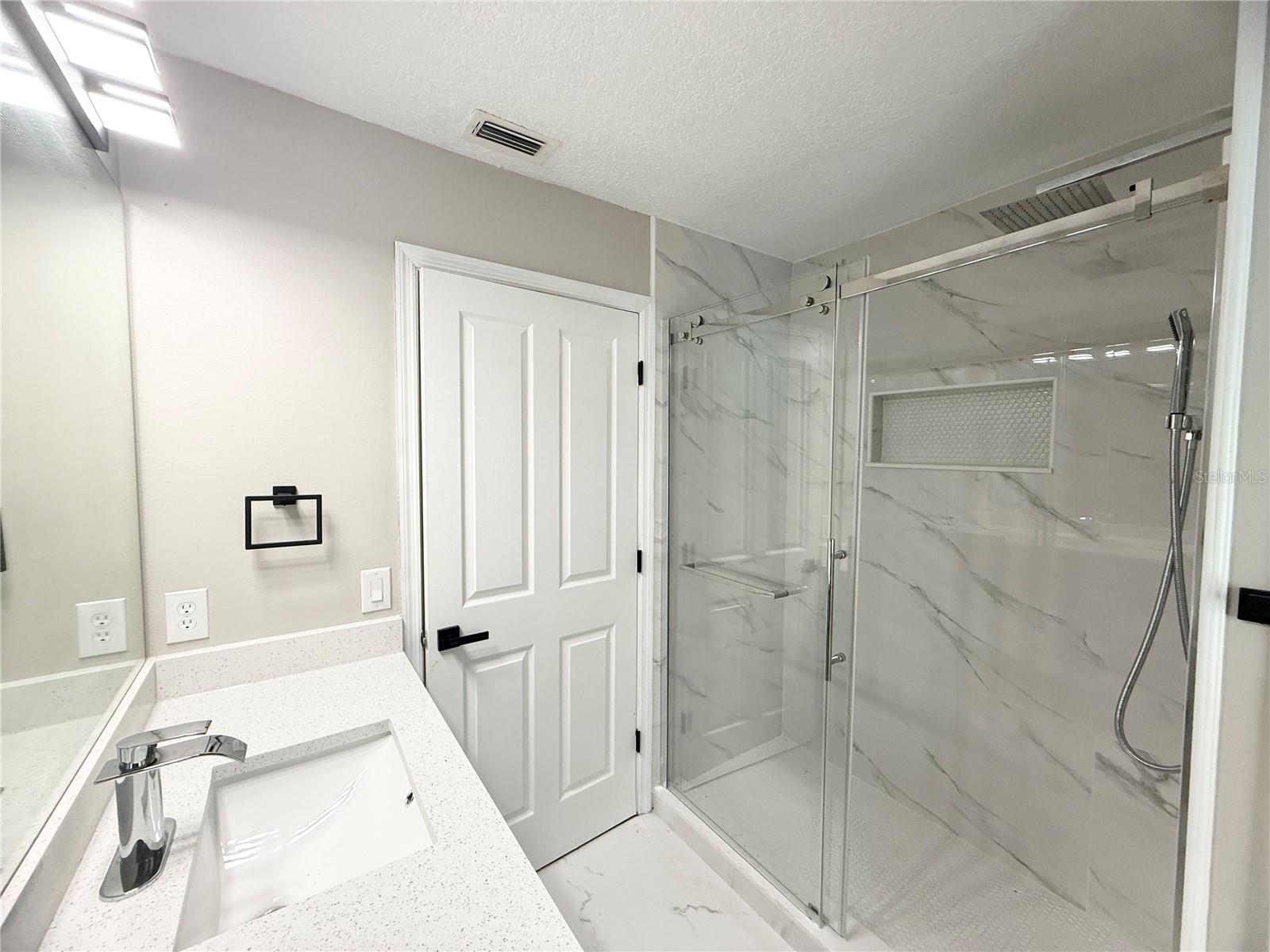 Listing photo id 35 for 4548 Yorkshire Lane