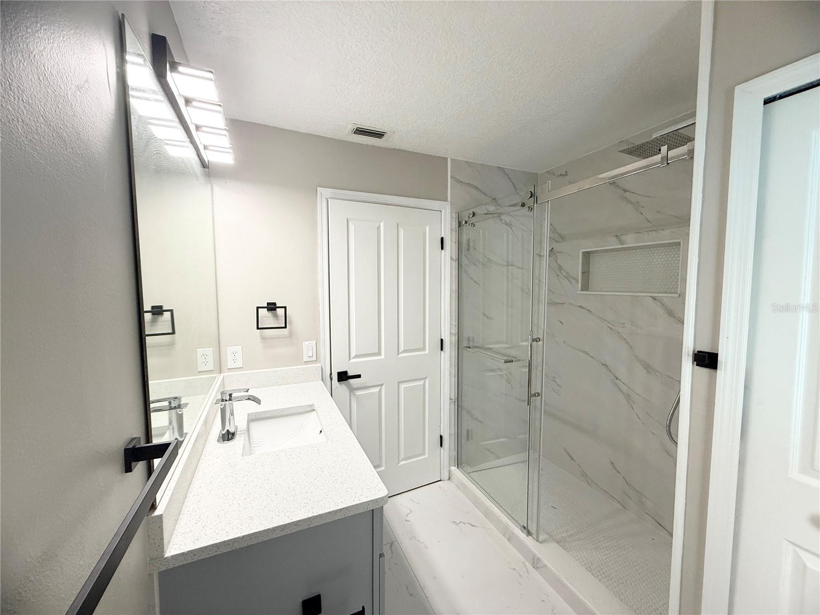 Listing photo id 36 for 4548 Yorkshire Lane