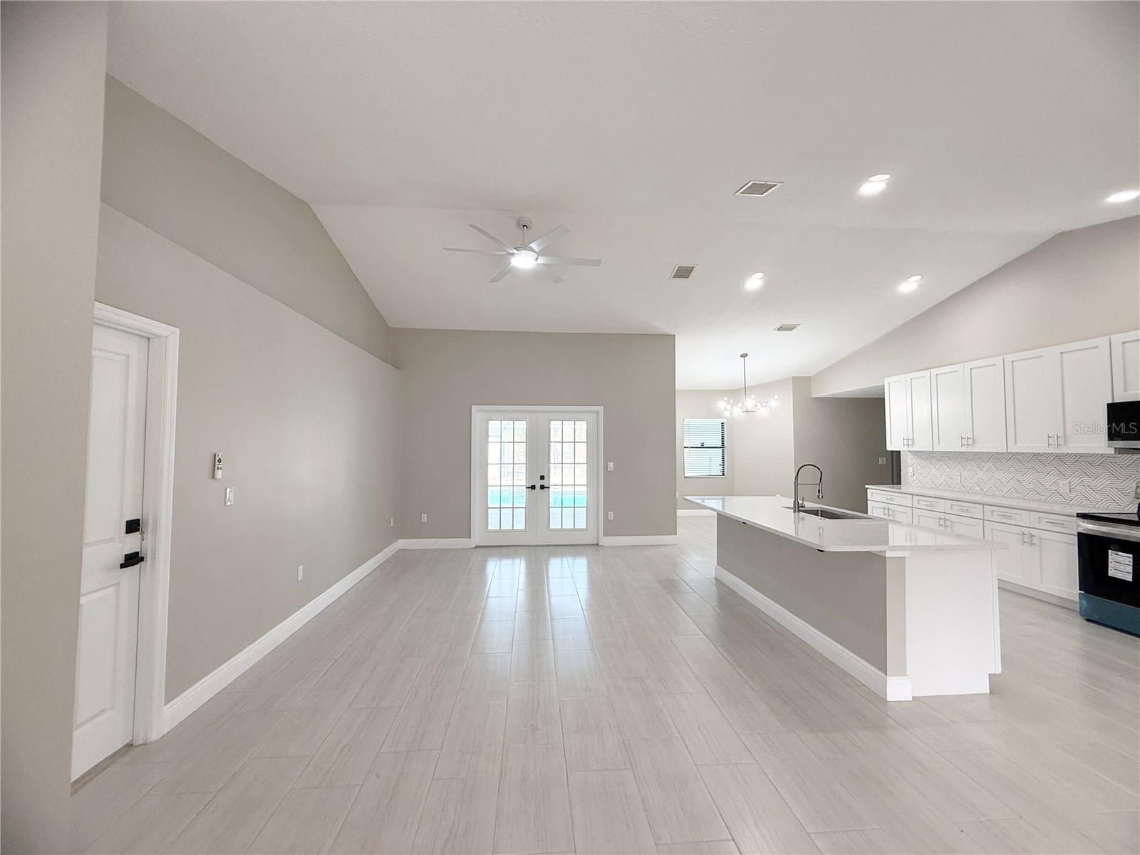 Listing photo id 2 for 4548 Yorkshire Lane