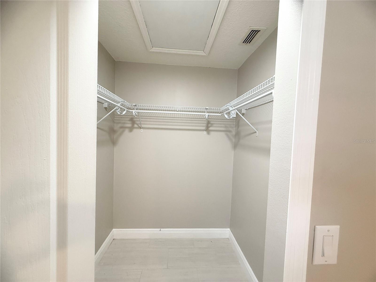 Listing photo id 40 for 4548 Yorkshire Lane