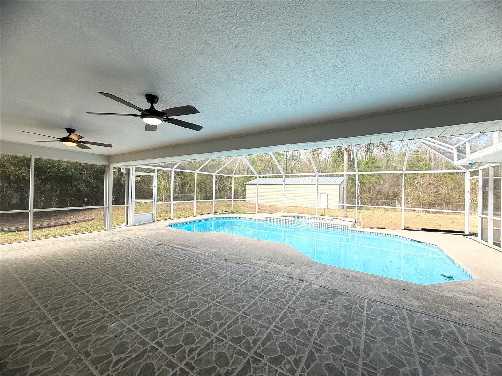 Listing photo id 43 for 4548 Yorkshire Lane