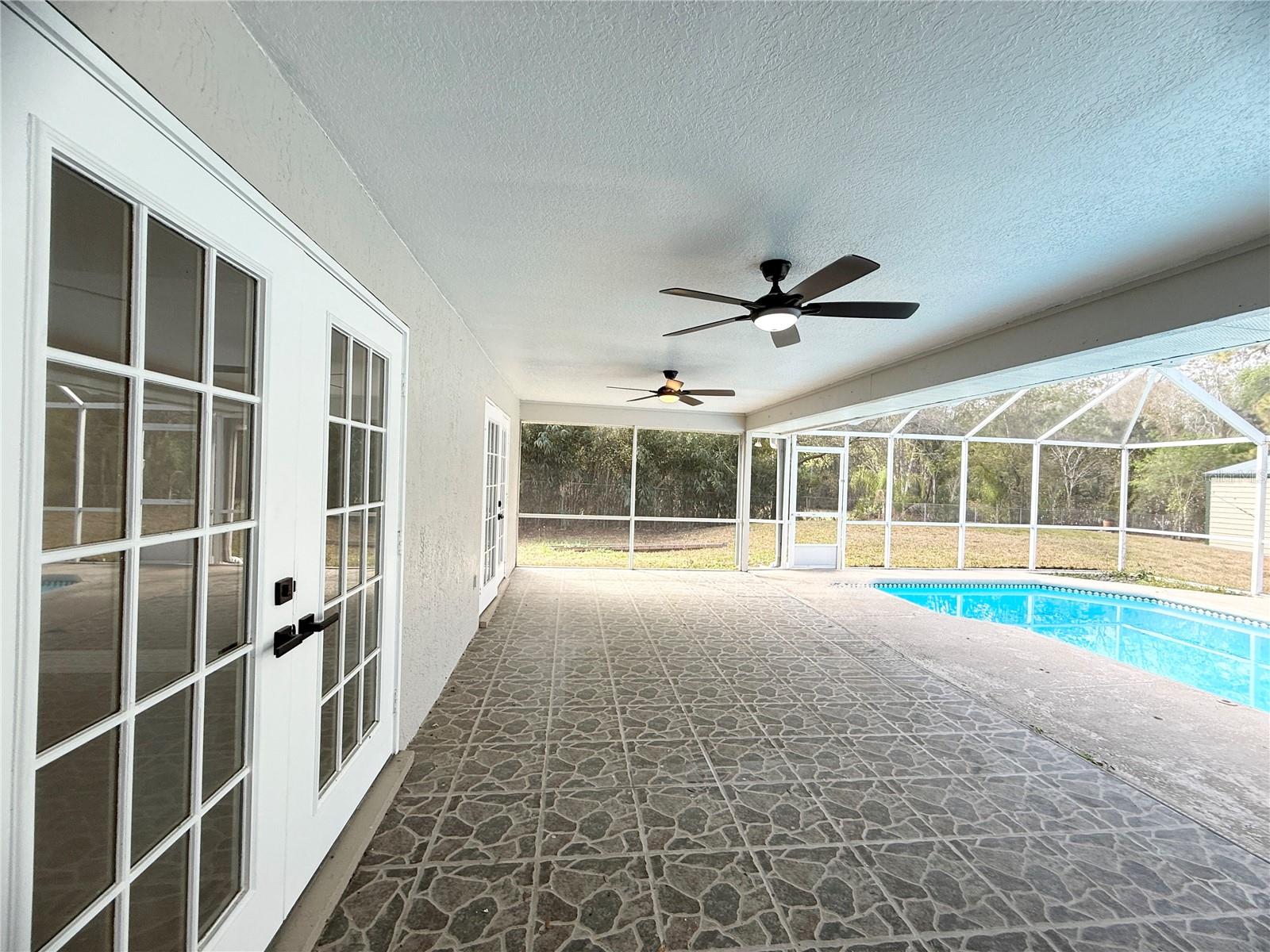 Listing photo id 45 for 4548 Yorkshire Lane