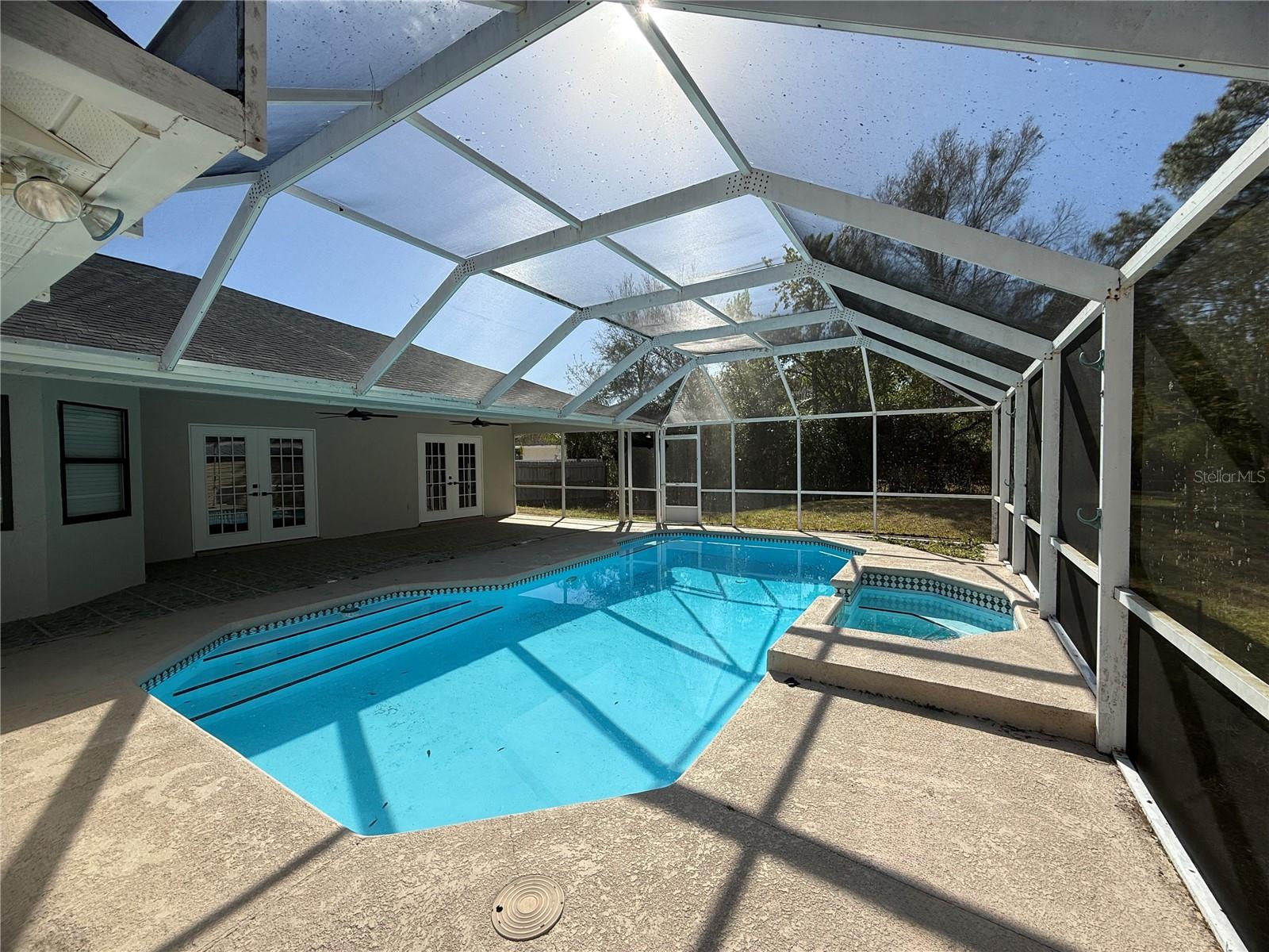 Listing photo id 47 for 4548 Yorkshire Lane