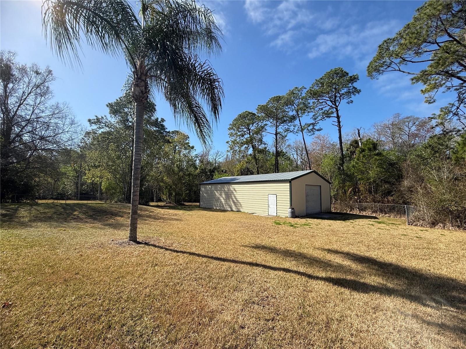 Listing photo id 50 for 4548 Yorkshire Lane