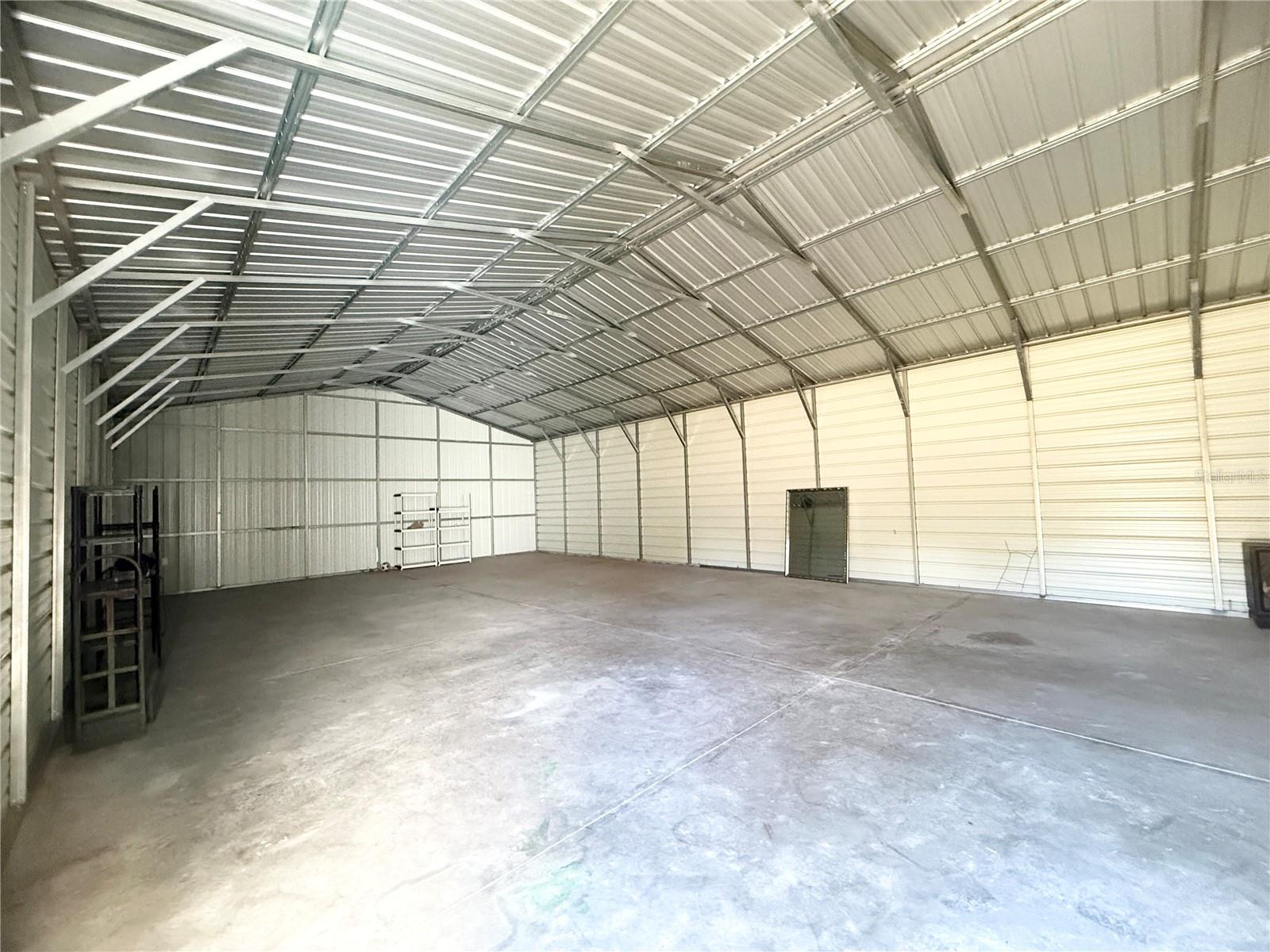 Listing photo id 51 for 4548 Yorkshire Lane