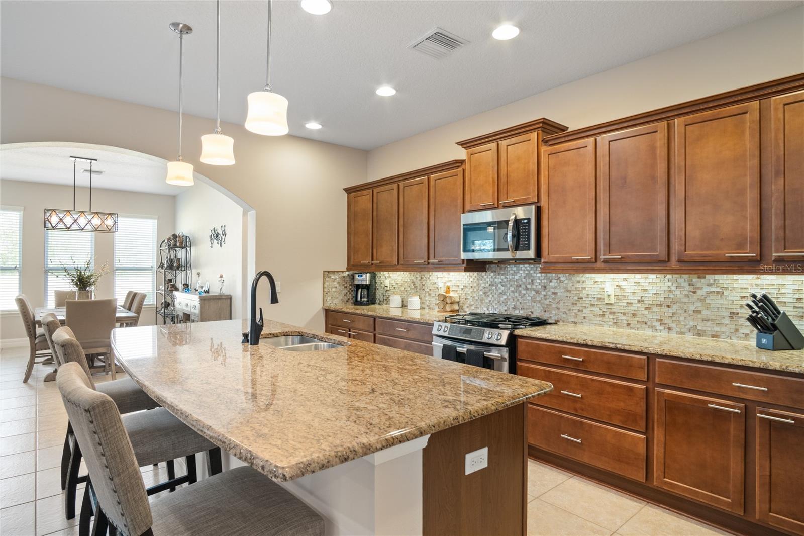 Image 12 of 66 For 389 Silver Maple Road