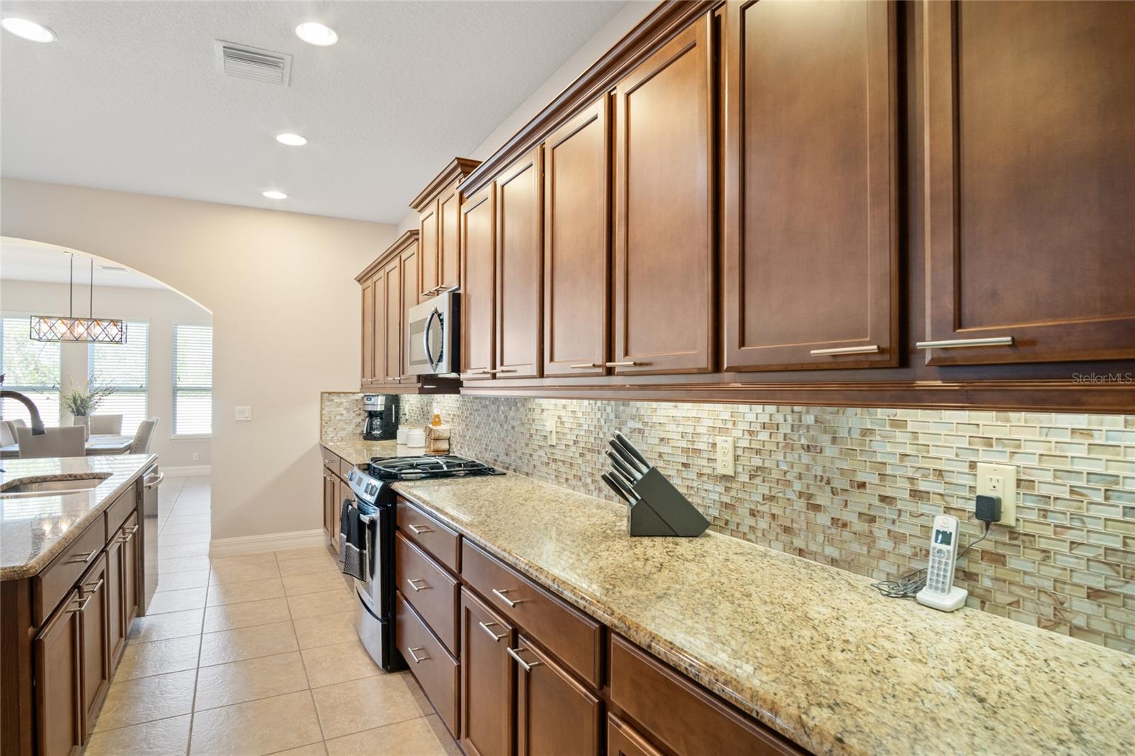 Image 13 of 66 For 389 Silver Maple Road