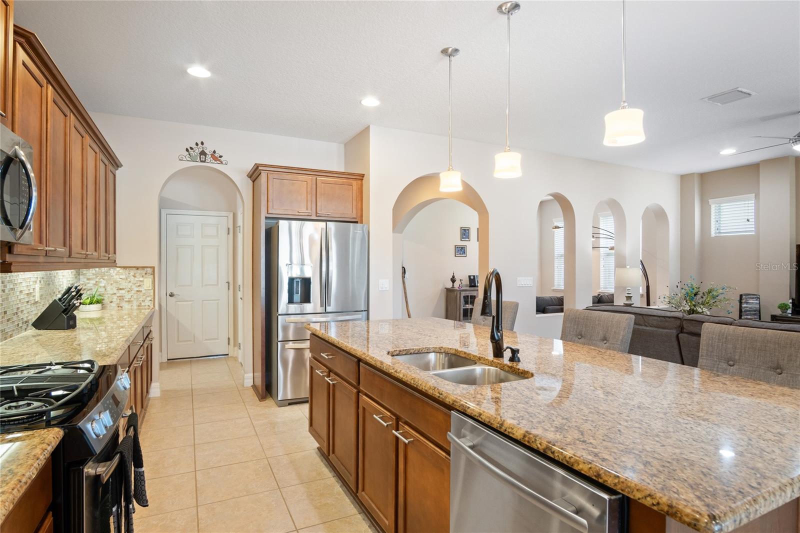 Image 14 of 66 For 389 Silver Maple Road