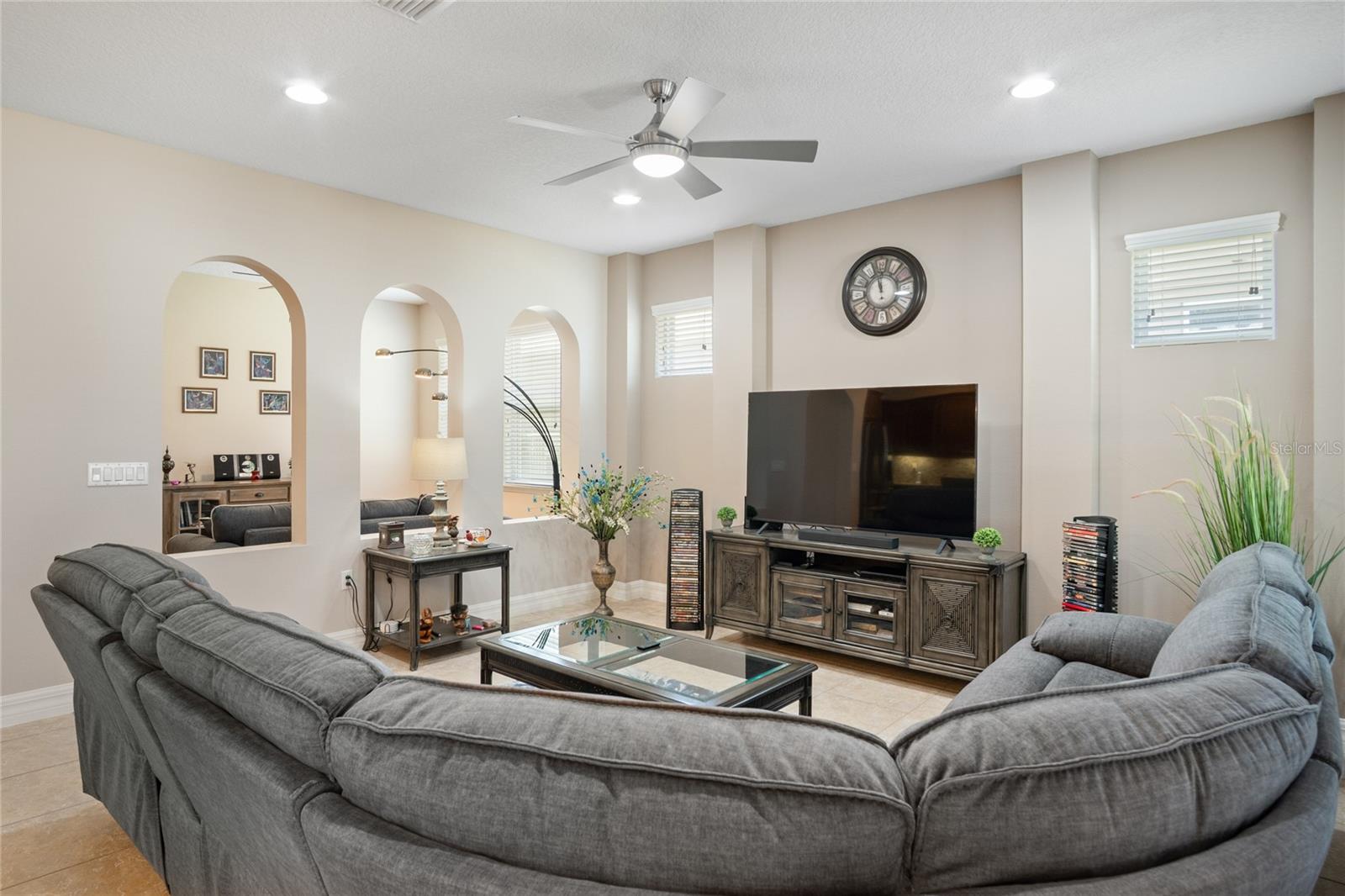 Image 21 of 66 For 389 Silver Maple Road