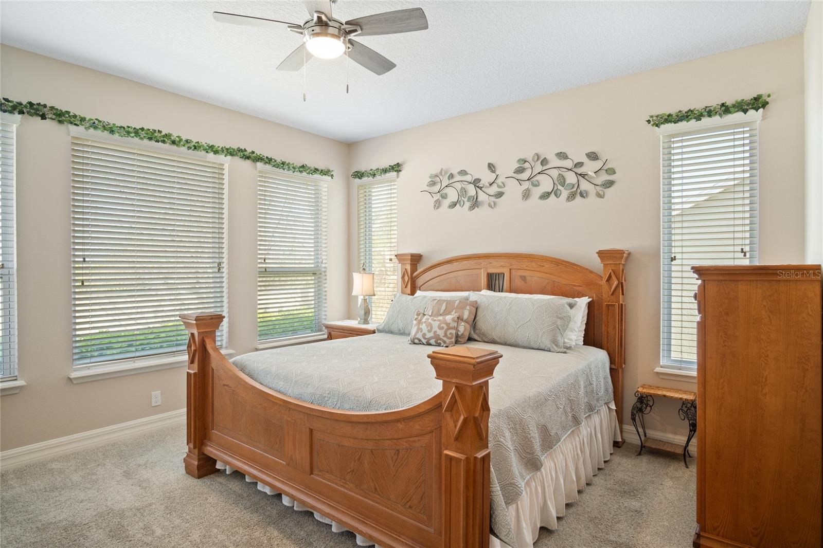 Image 24 of 66 For 389 Silver Maple Road