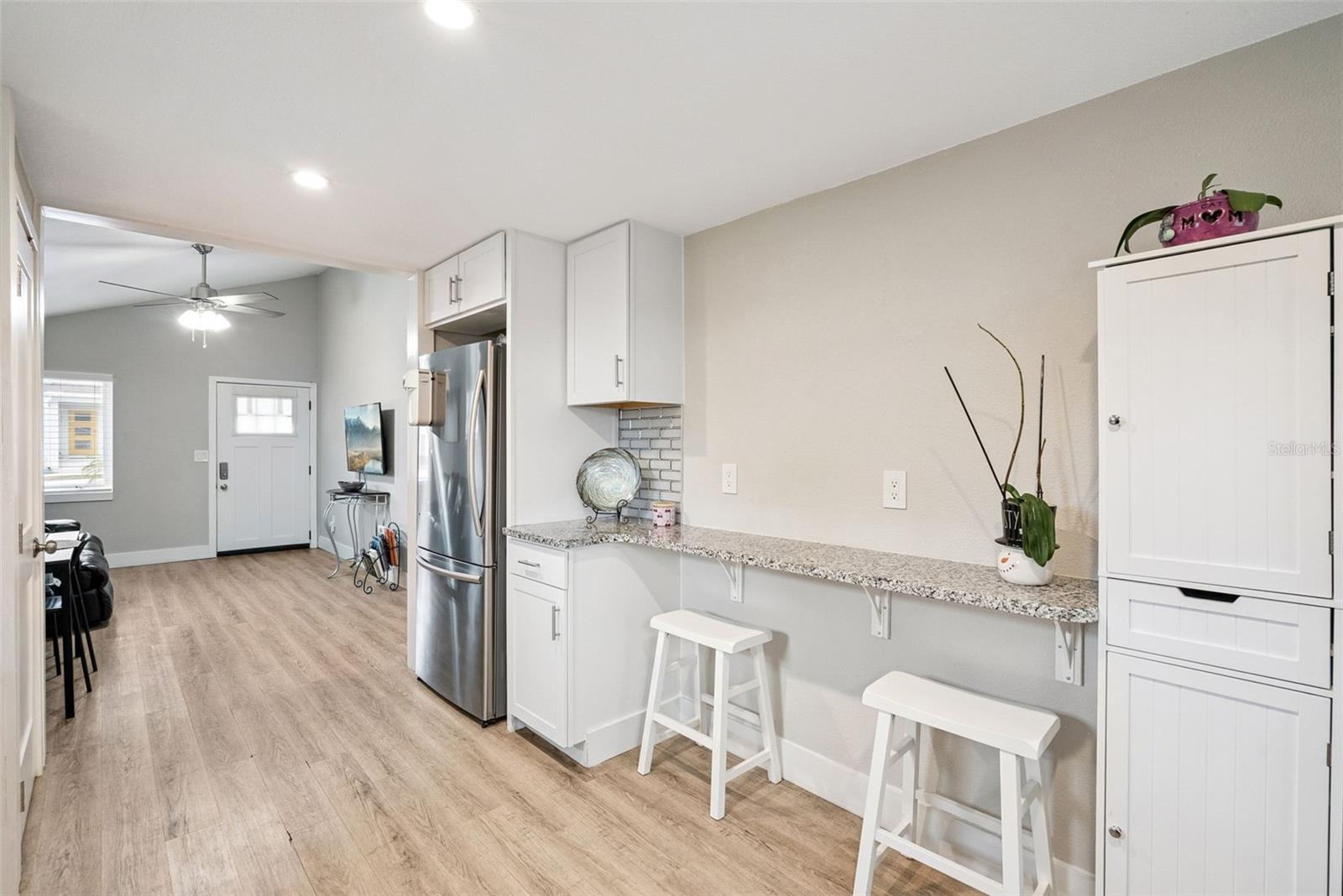 Image 11 of 33 For 233 E Church Ave