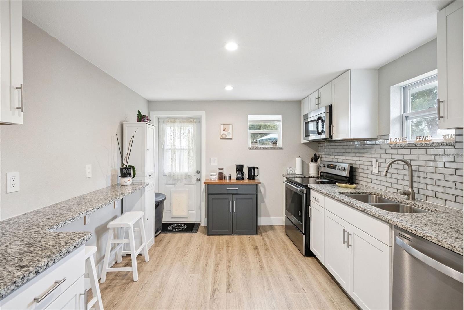 Image 12 of 33 For 233 E Church Ave