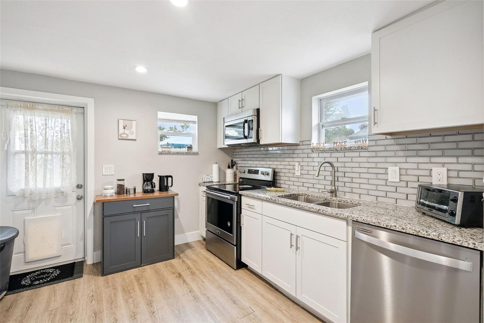 Image 13 of 33 For 233 E Church Ave