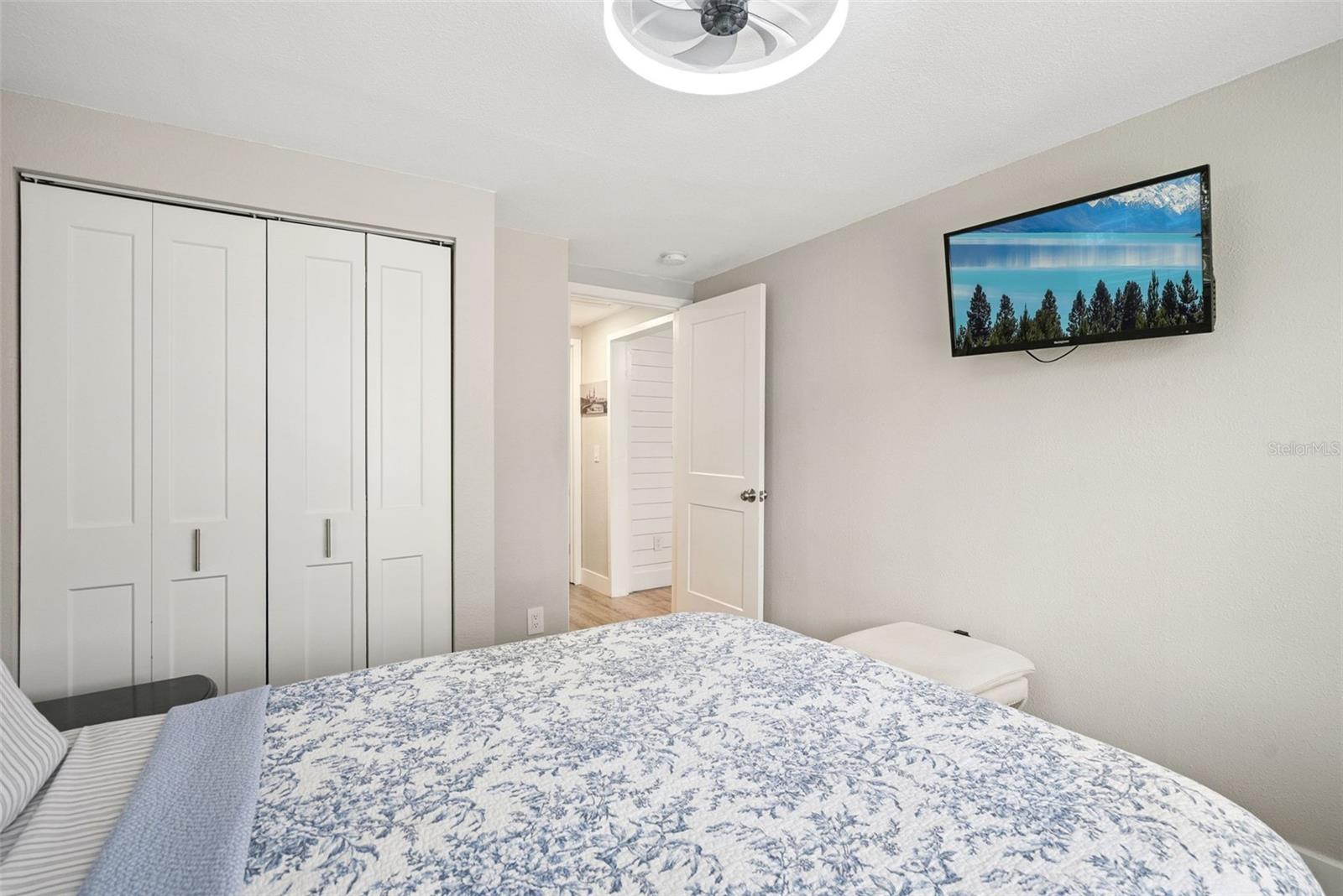 Image 16 of 33 For 233 E Church Ave