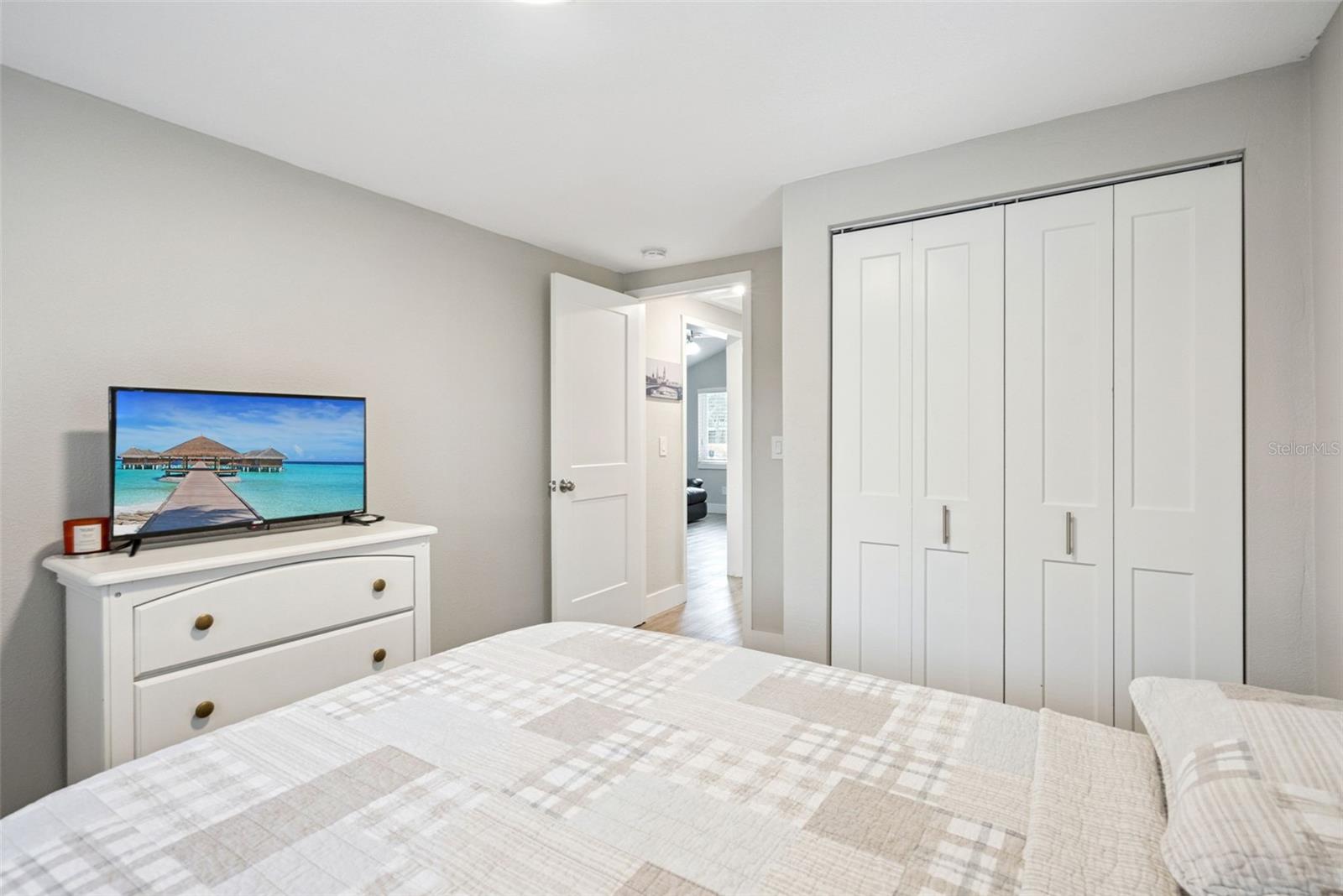 Image 17 of 33 For 233 E Church Ave