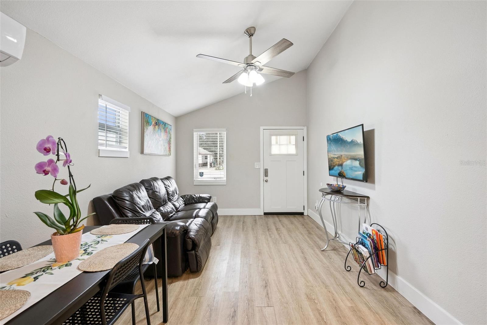 Image 6 of 33 For 233 E Church Ave