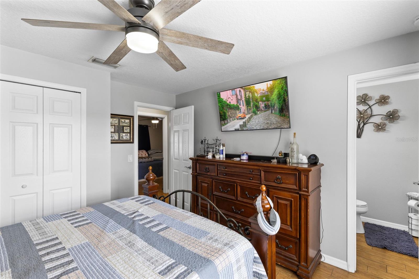 Image 18 of 24 For 1720 Acres Drive