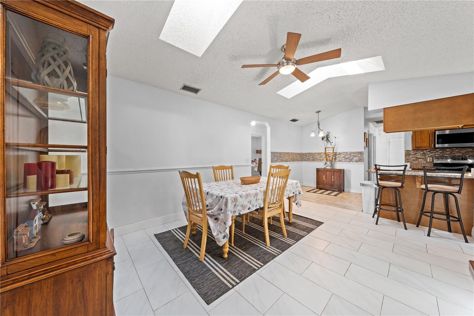 Image 25 of 50 For 461 Providence Boulevard