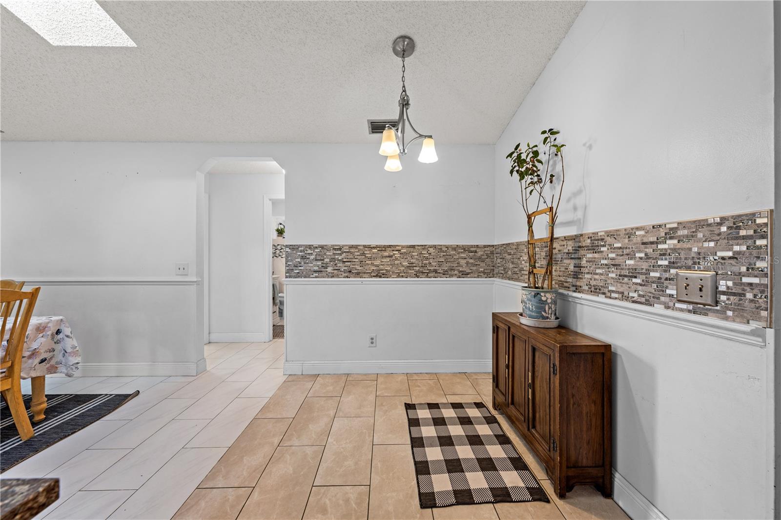 Image 27 of 50 For 461 Providence Boulevard