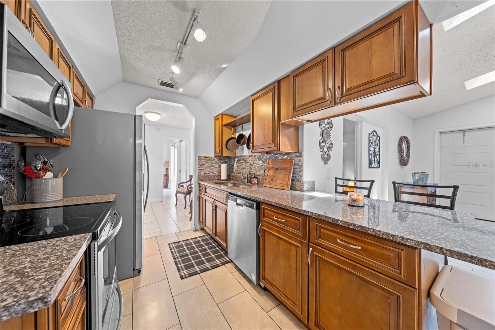 Image 28 of 50 For 461 Providence Boulevard