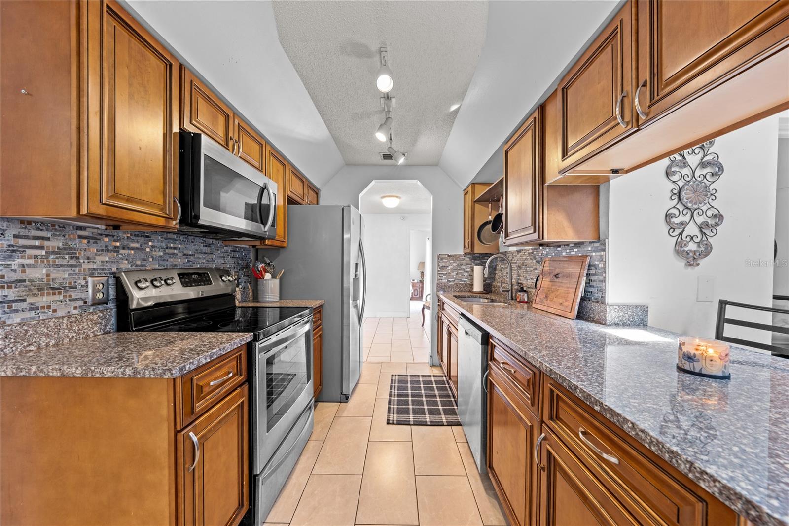 Image 5 of 50 For 461 Providence Boulevard