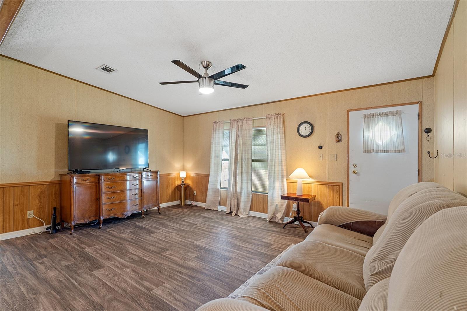 Image 5 of 40 For 1990 Crystal Lane