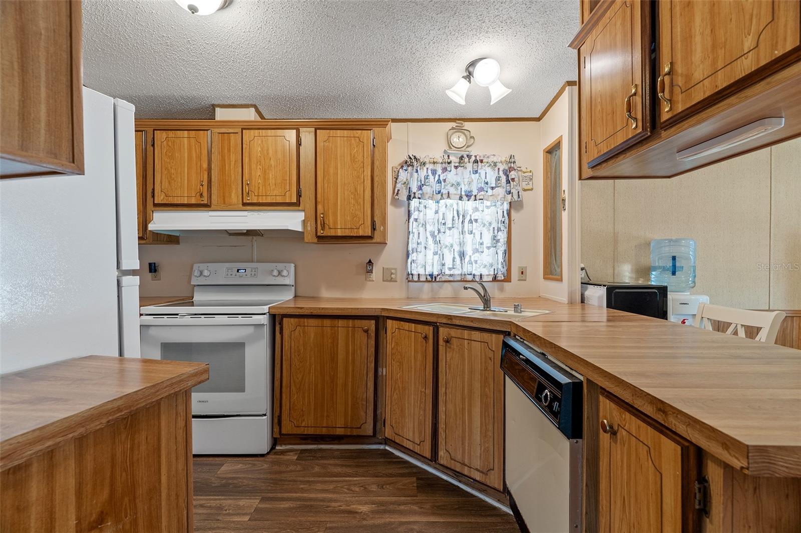 Image 9 of 40 For 1990 Crystal Lane