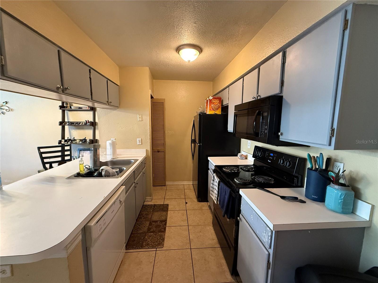 Image 16 of 21 For 2006 Royal Bay Boulevard 126