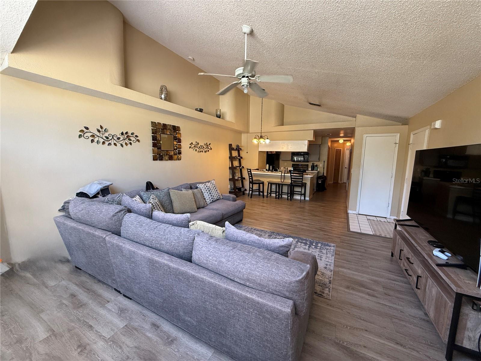 Image 19 of 21 For 2006 Royal Bay Boulevard 126