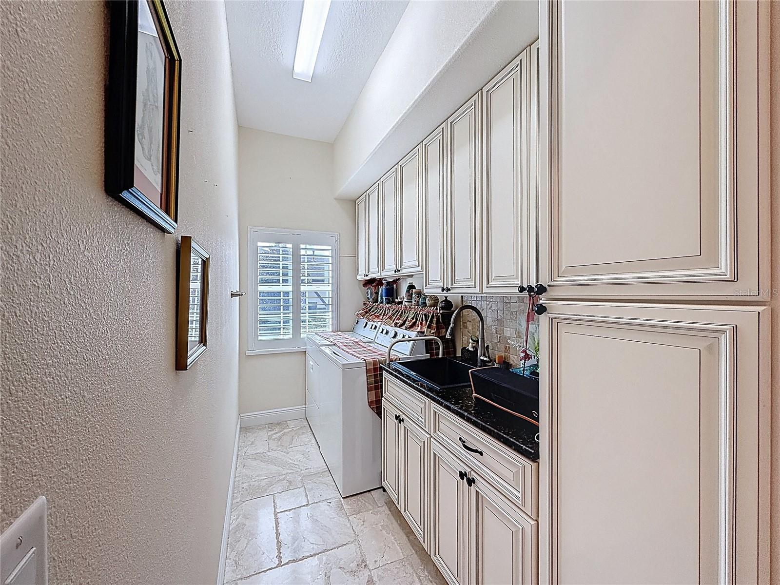 Image 25 of 39 For 9184 Deer Park Drive