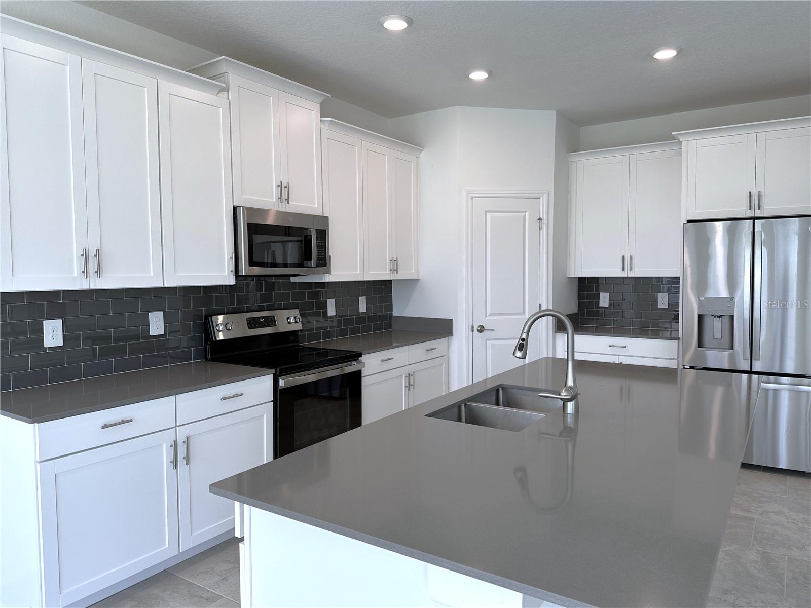 Image 13 of 43 For 3067 Camden Way