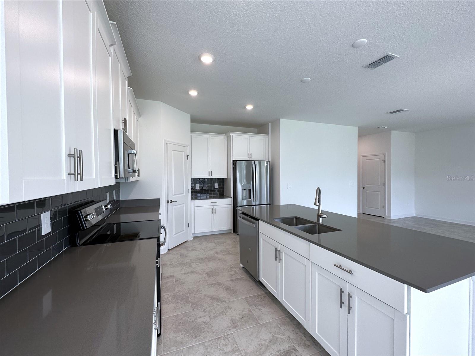 Image 14 of 43 For 3067 Camden Way