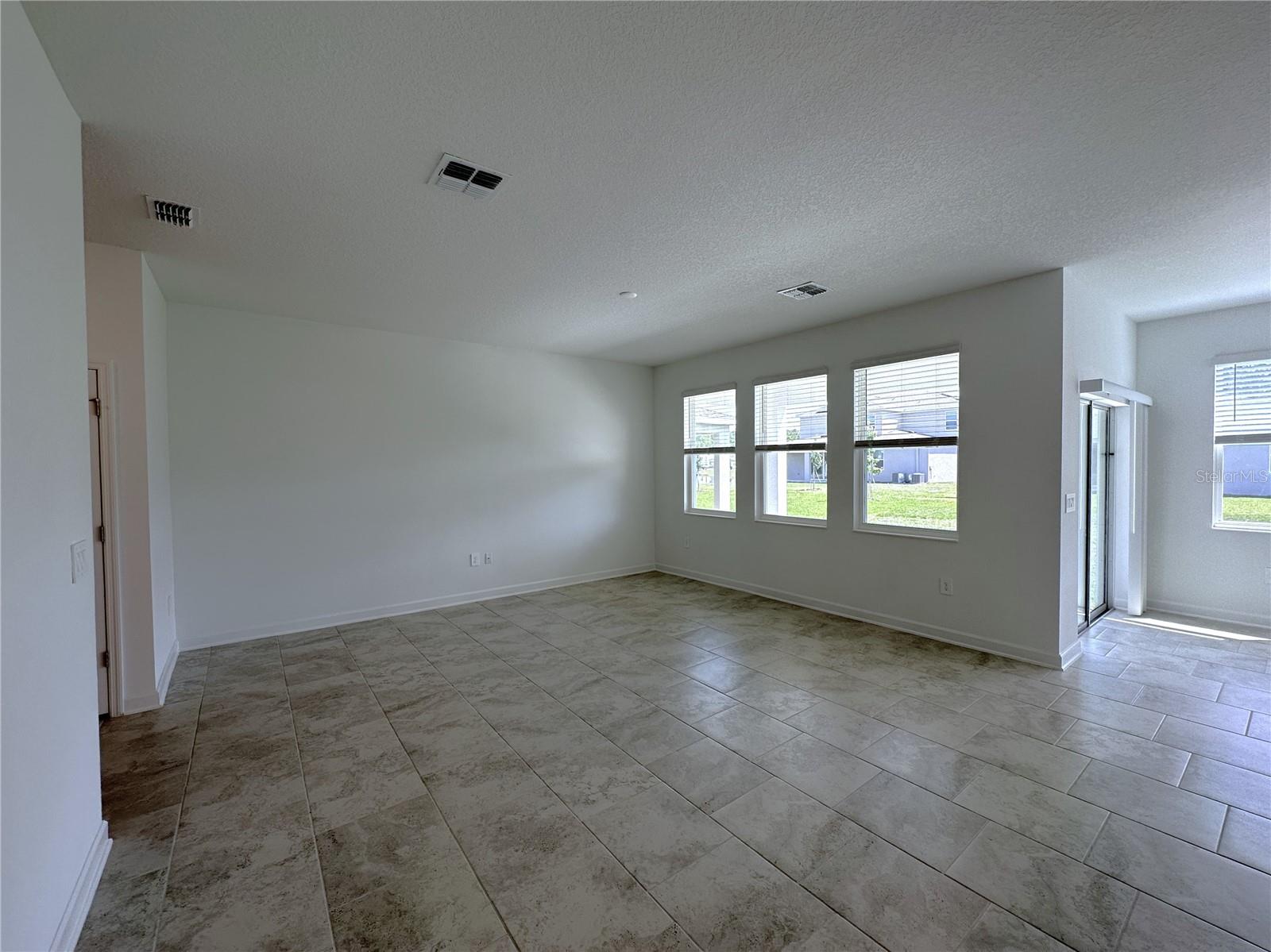 Image 8 of 43 For 3067 Camden Way