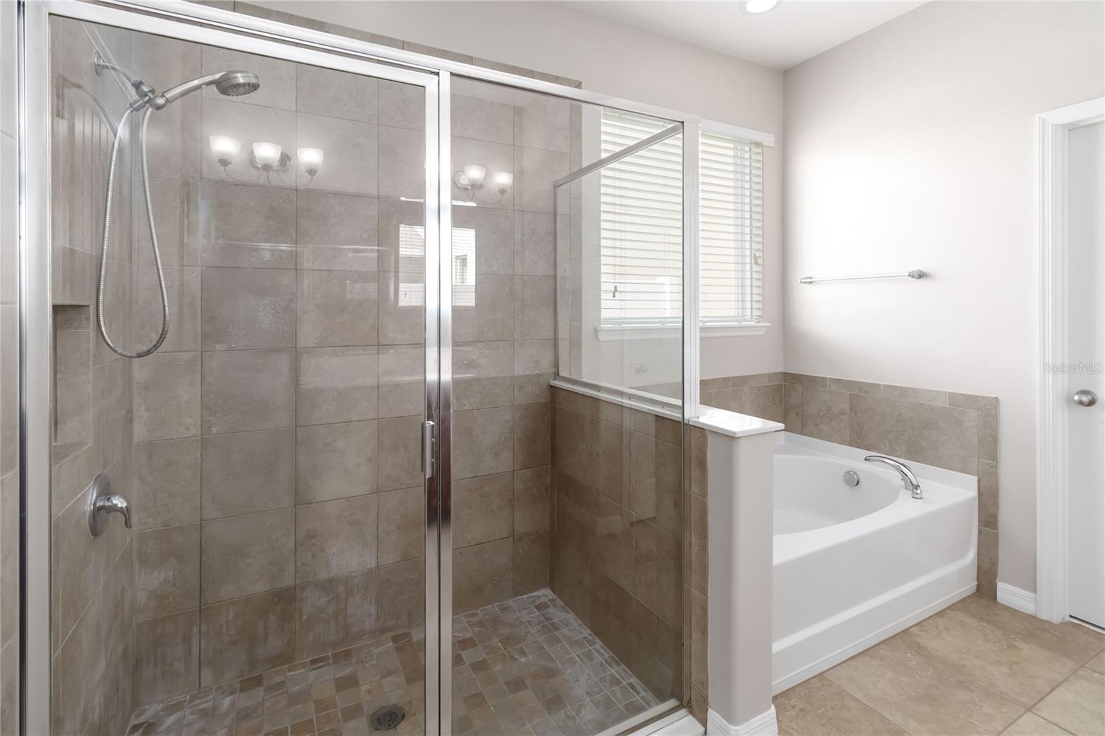 Image 18 of 53 For 1972 Beacon Landing Circle