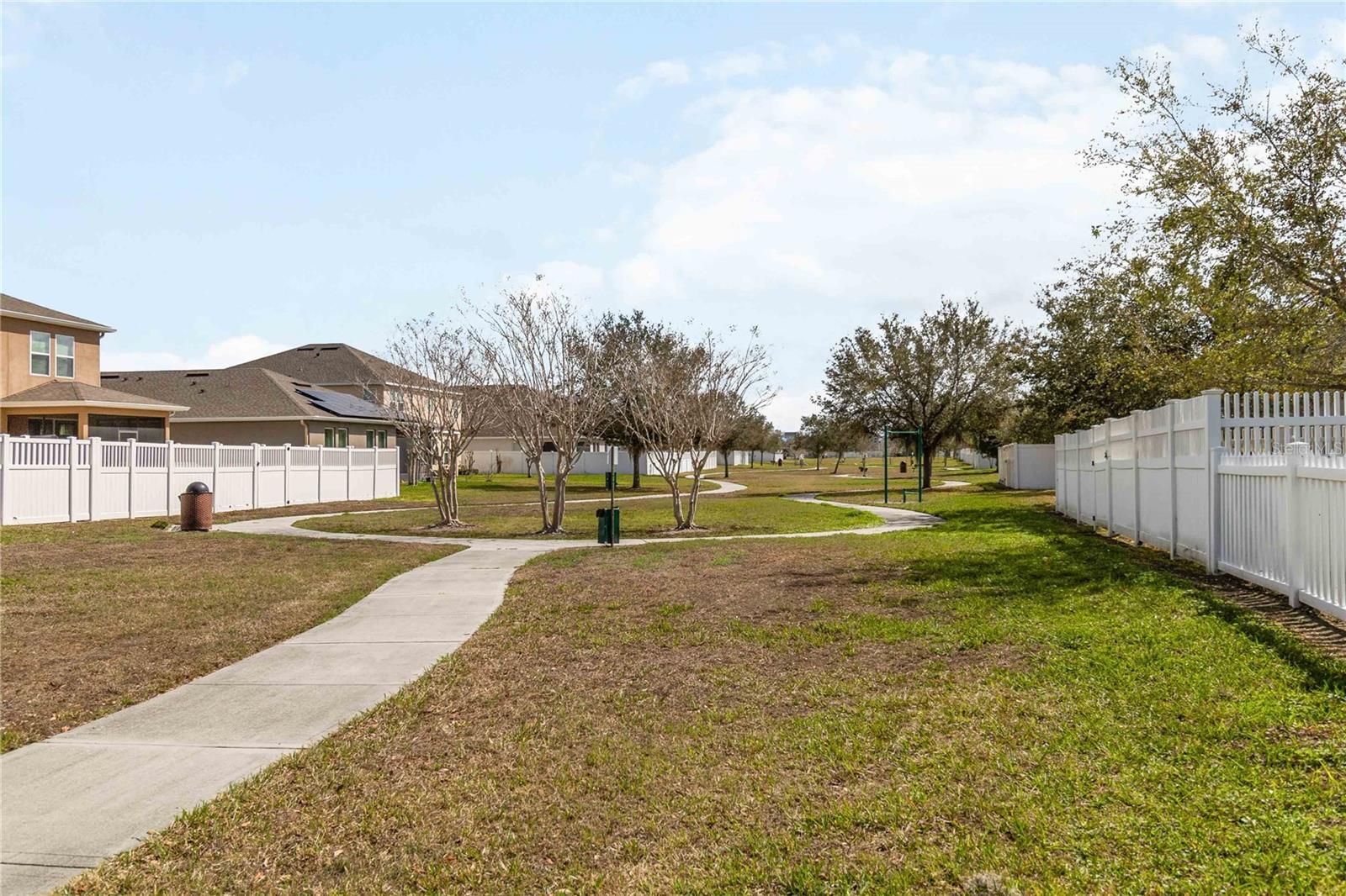 Image 31 of 53 For 1972 Beacon Landing Circle